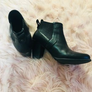 UGG leather Booties size 8 1/2.